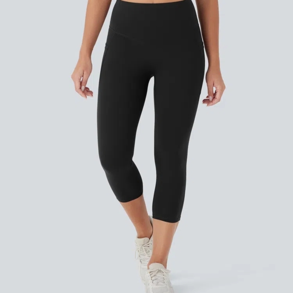 Balance Collection Black Capri Leggings